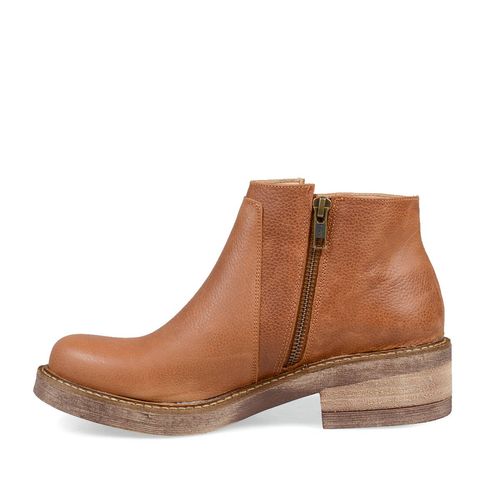 Botita con tachas Skayne Austin
