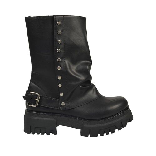 bota de mujer con manga con tachas y hebillas nazaria