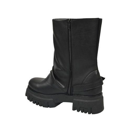bota de mujer con manga con tachas y hebillas nazaria